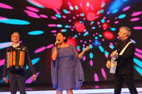 Sul palco le migliori formazioni di liscio per far cantare e ballare il pubblico