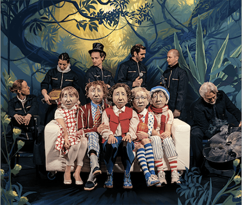 Una surreale clownerie che da oltre vent'anni è il tratto distintivo del sorprendente gruppo berlinese 