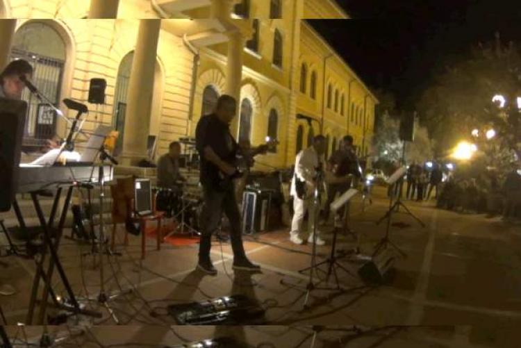 DOCTOR B SOCIAL CLUB in concerto